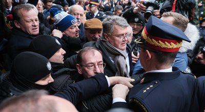 Przepychanki przed Sejmem. Jacek Cichocki: dwóch obywateli nie może blokować obrad