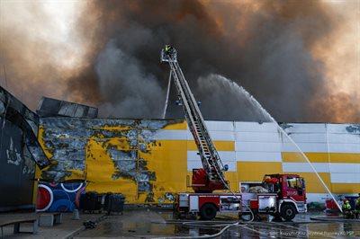 Gigantyczny pożar centrum handlowego w Warszawie [ZDJĘCIA]