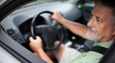 Seniorzy za kierownicą. Czy powinni mieć zakaz prowadzenia pojazdów? 
