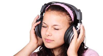 Przykre następstwa głośnego słuchania dźwięków w słuchawkach