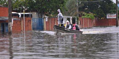 Tragiczna powódź w Brazylii. 59-latek uratował 300 osób, choć... nie umie pływać