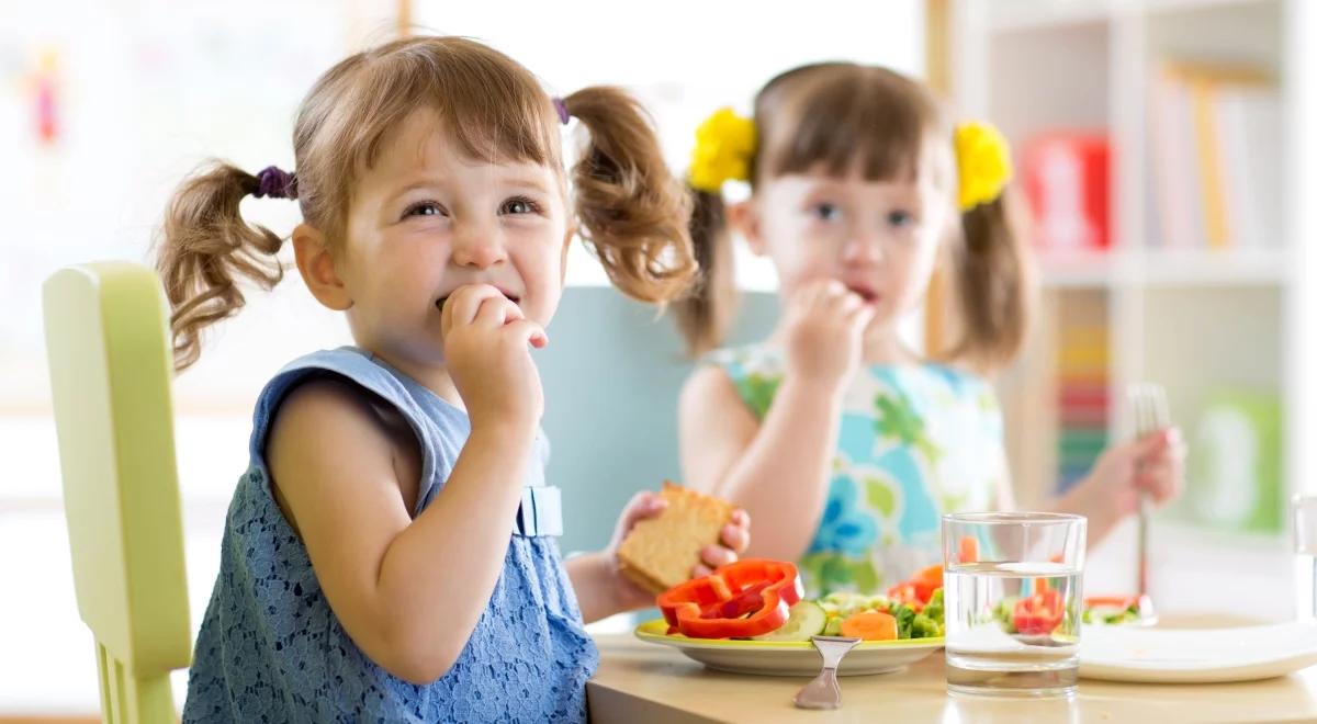 Czy program "Posiłek w szkole i w domu" ma sens?