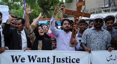 Ataki na chrześcijan w Pakistanie. Ponad 100 zatrzymanych po podpaleniach kościołów i dewastacji domów