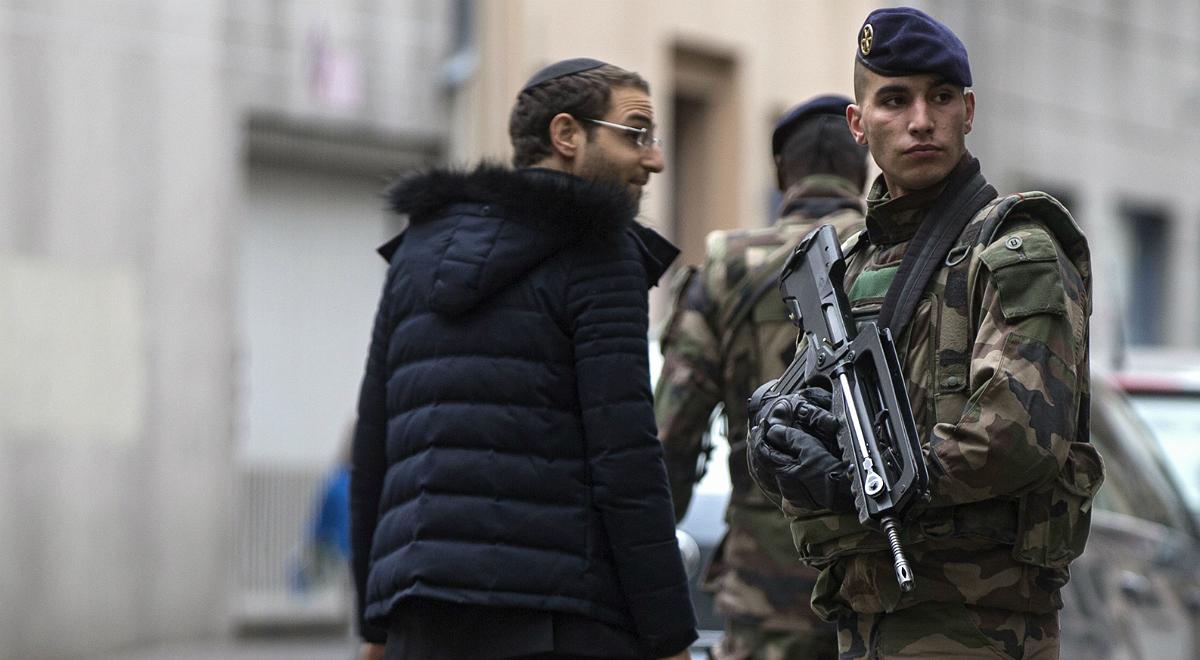 Francja zaatakowała dżihadystów. "Wojna trwa"