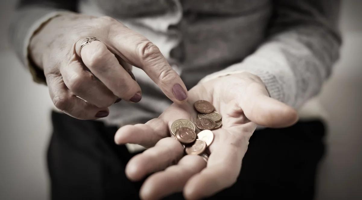 Przywileje emerytalne a problem systemu ubezpieczeń 