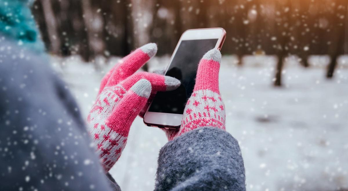 Zimą uważajmy na smartfony. Dlaczego szkodzi im mróz?