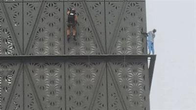 Wspinaczka bez zabezpieczeń na wieżowiec. Polski "Spider Man" aresztowany w Buenos Aires