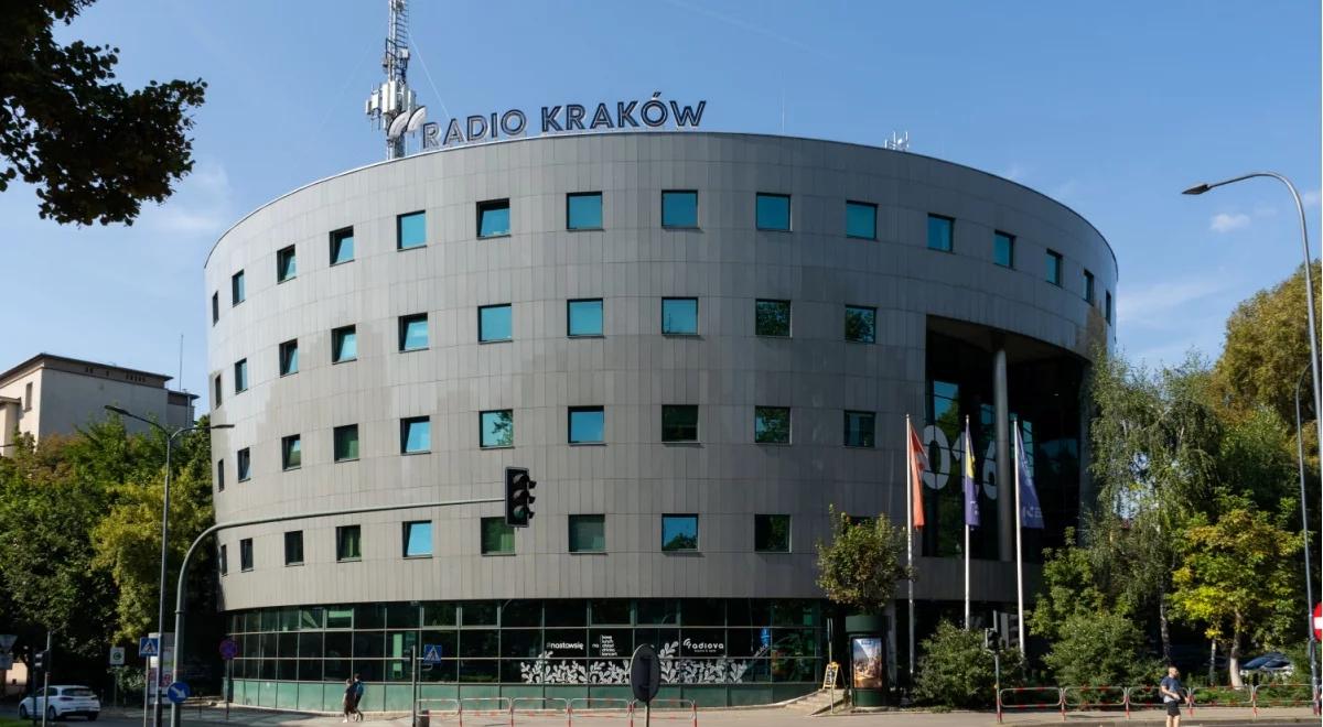 Sztuczna inteligencja tworzy program radiowy: udany eksperyment czy przekroczenie granic?