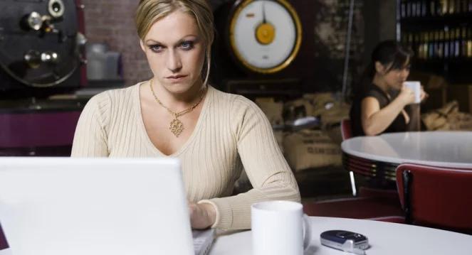 Współczesne technologie oddalają nas od siebie