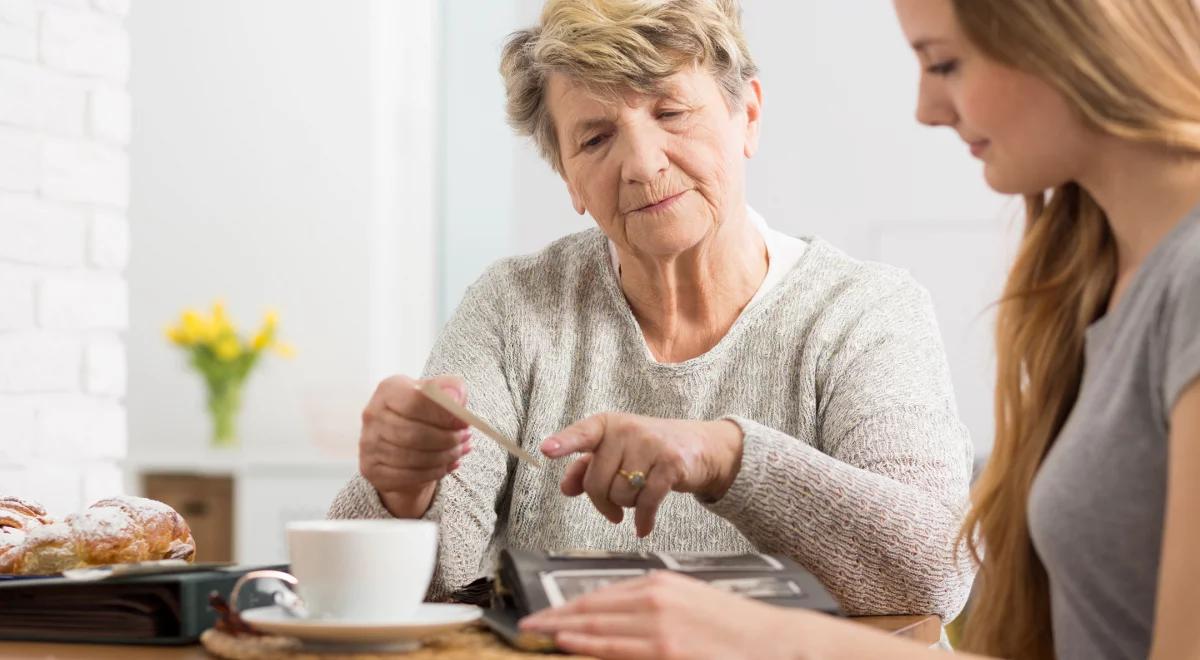 Z dwiema czy dwoma osobami?