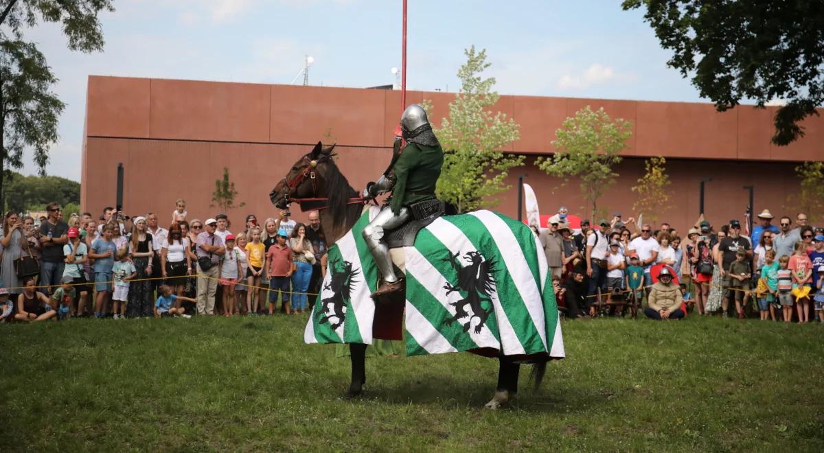 Muzeum Wojska Polskiego: tłumy na otwarciu nowej siedziby i ekspozycji w Cytadeli Warszawskiej