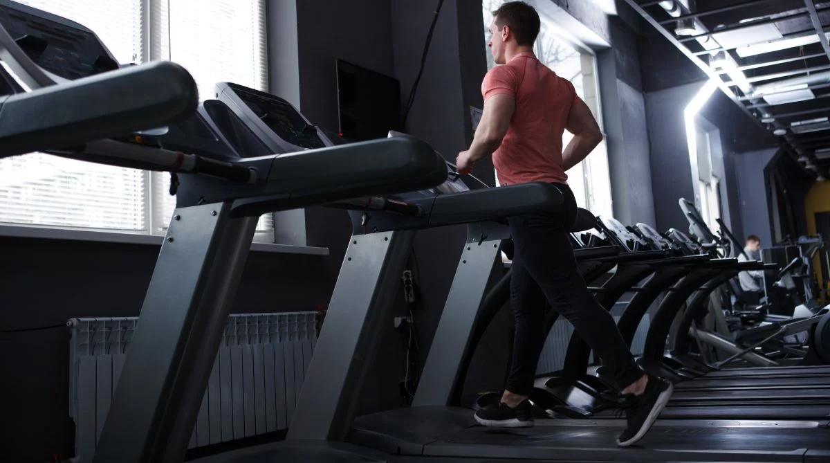 Bieżnia mechaniczna - dobre rozwiązanie na zimowe dni