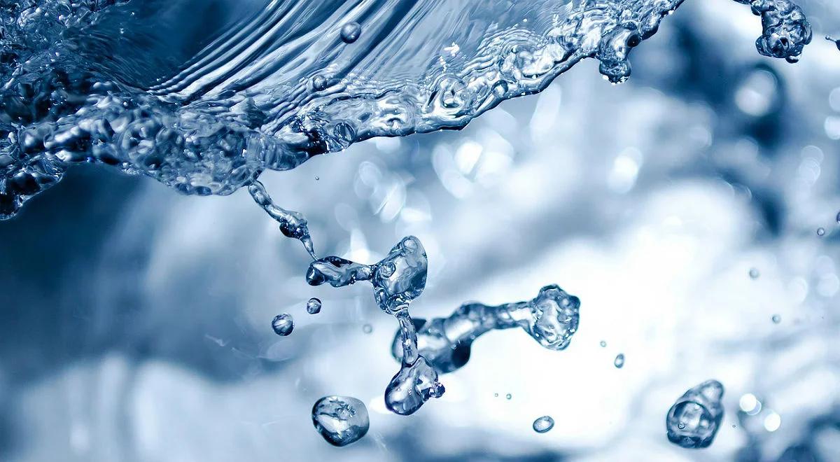 Trójkowi śledczy na tropie książek z wodą