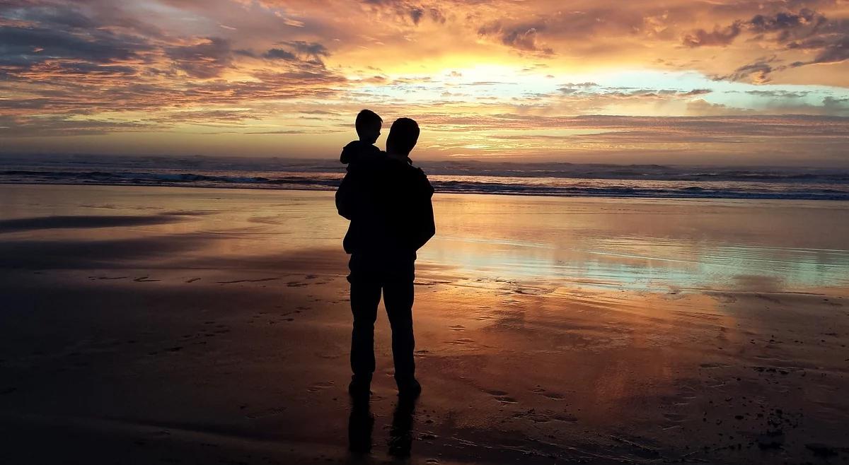 Psycholog: mężczyźni coraz chętniej angażują się w wychowanie dzieci