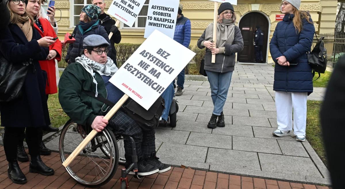 Ustawa o asystencji osobistej osób z niepełnosprawnościami: dlaczego jest ważna, jakie da korzyści?