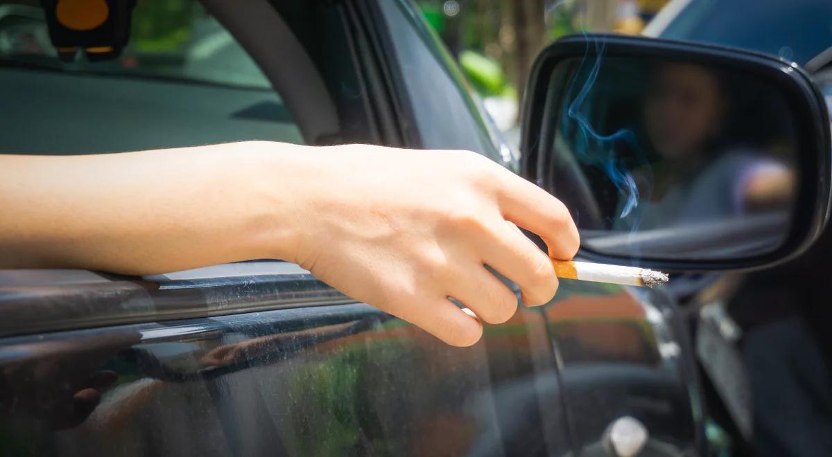 Zakaz palenia przy dziecku w samochodzie?