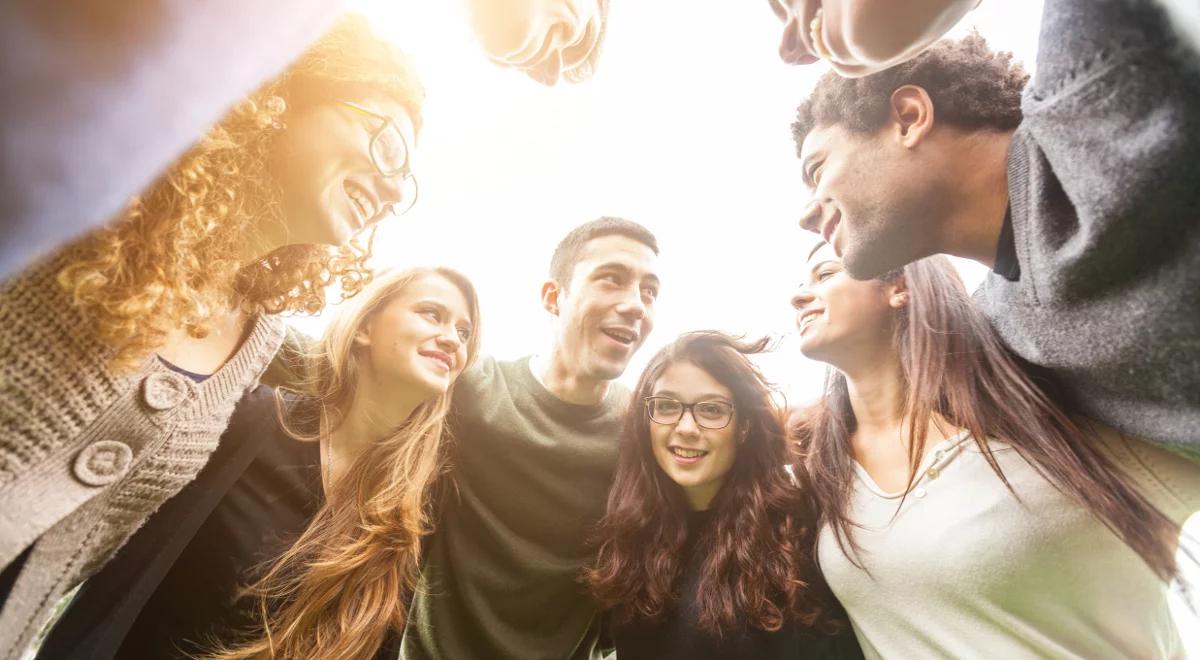 Prawdziwe oblicze pokolenia Z. Krzywdzące stereotypy kontra rzeczywistość