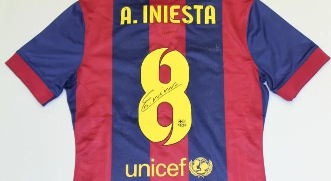 Pierwsza świąteczna licytacja zakończona. Najcenniejsza koszulka Iniesty