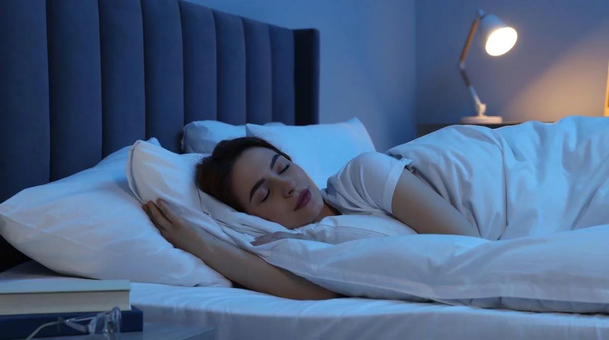 Zanieczyszczenie świetlne, czyli ciemna strona diod i żarników. Jak wpływa na nasz sen i zdrowie?