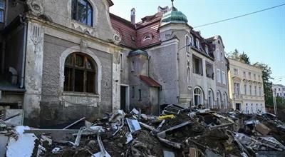 Wielka woda niszczy także cenne zabytki, biblioteki, domy kultury