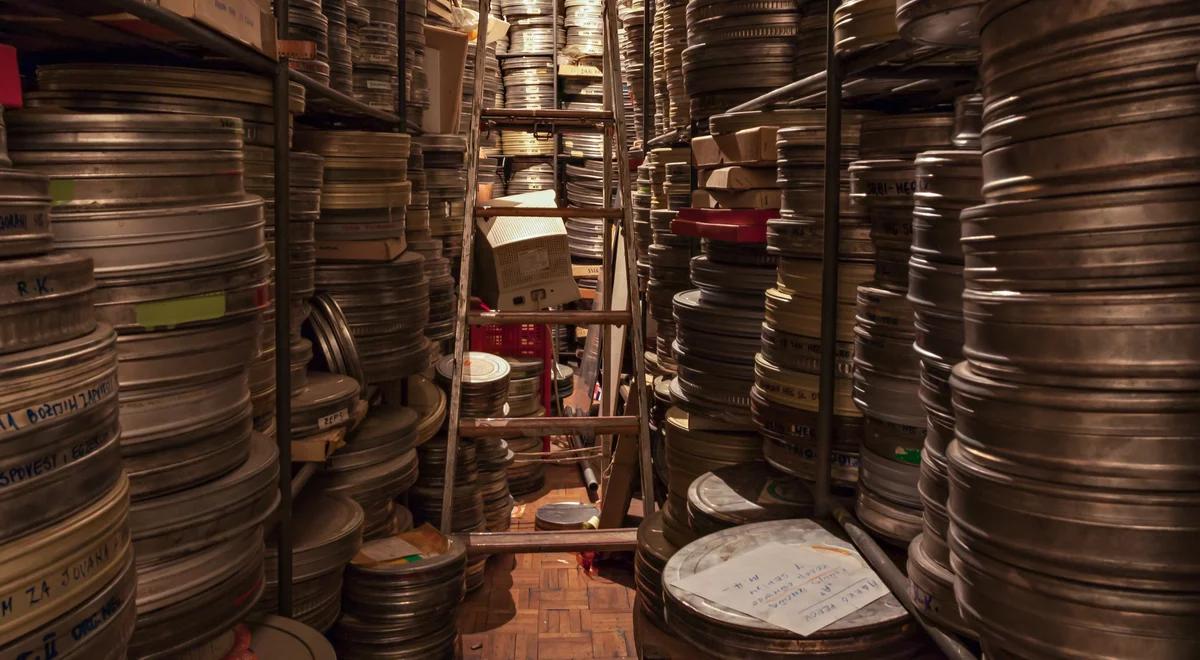 Obrazy z taśm filmowych wciąż zachwycają widzów. Cyfrowa rekonstrukcja w łódzkim archiwum