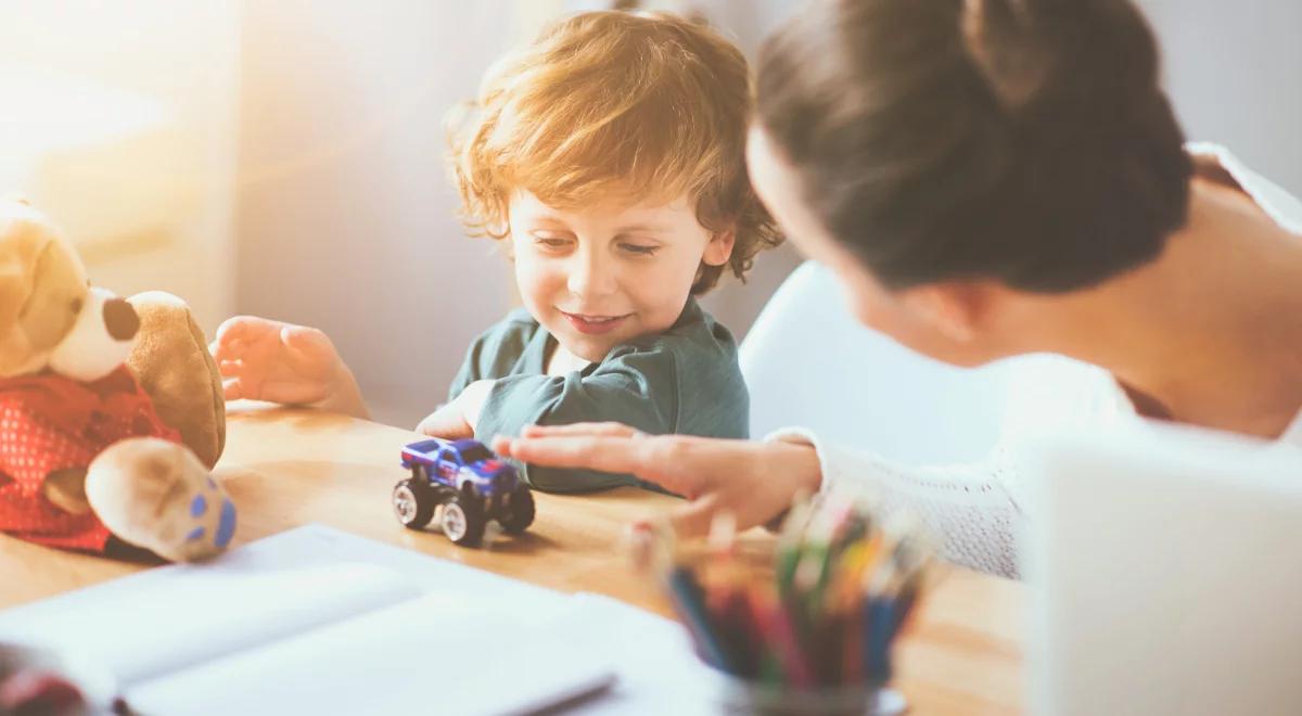 Kary i nagrody: czy to dobra metoda wychowawcza? Psycholodzy i pedagodzy tak nie uważają