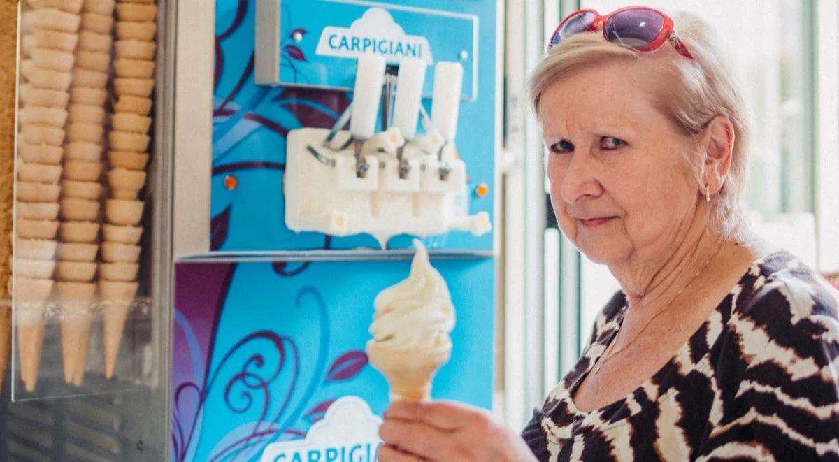 Pani Irena kręci lody. Historia pewnego zdjęcia. Reportaż w "Trójce"