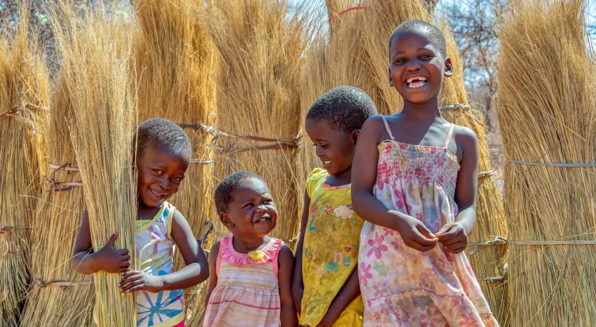 Dzieciństwo w Afryce. Jak je spędzają najmłodsi?