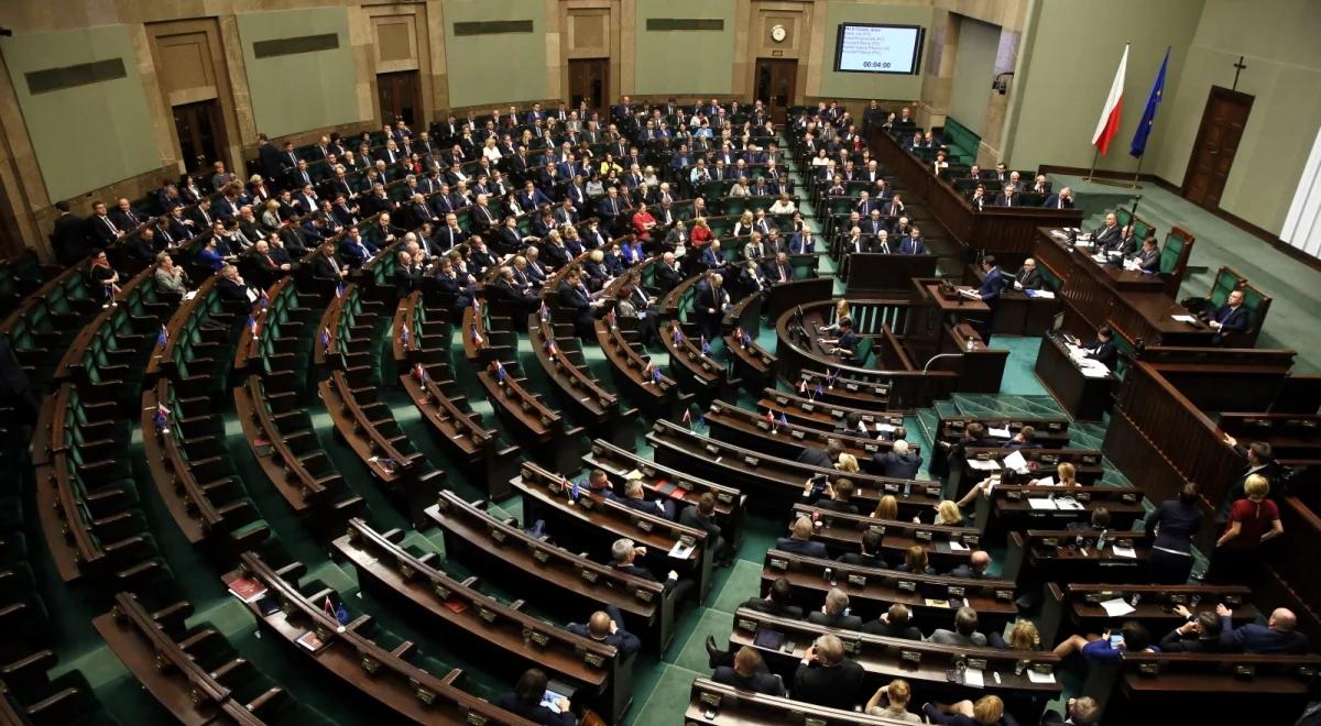 Spór o TK. "To nie służy demokracji". "Rozumiem logikę PiS"