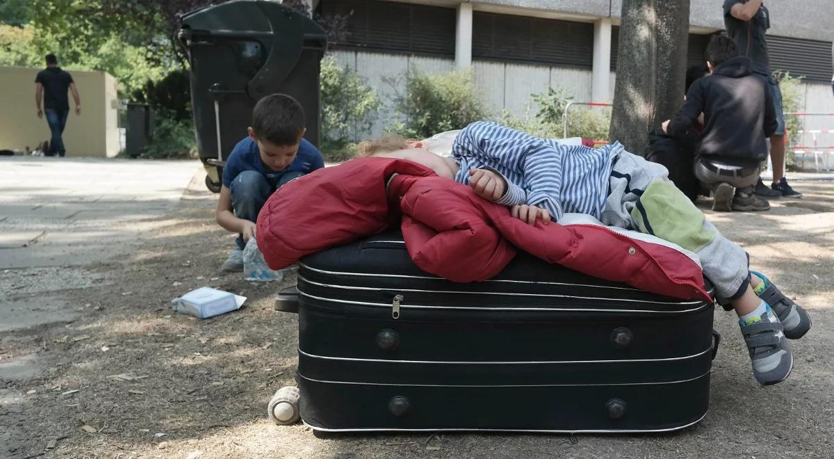 AI krytykuje unijne pomysły dotyczące uchodźców