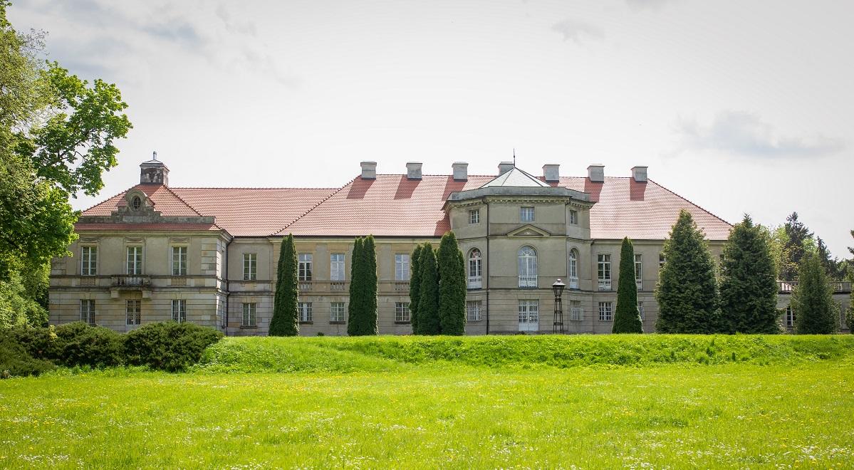 Pałac w Czerniejewie – pamiątka po rodzinach Lipskich i Skórzewskich