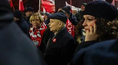 Politycy PiS na Marszu Niepodległości. Wiceszef MSWiA: postanowili ogrzać się w jego blasku