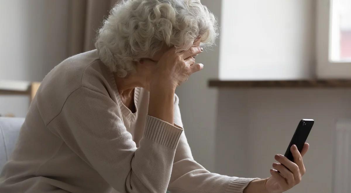 Wyłudzenia pieniędzy "na wnuczka". Jak się przed nimi chronić?