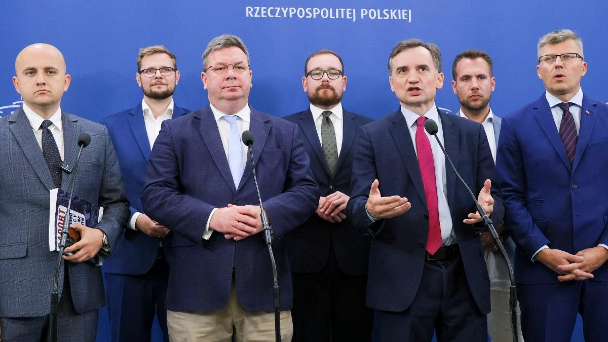 Podsłuch w pilocie do bramy. Zembaczyński: Ziobro kupował lojalność