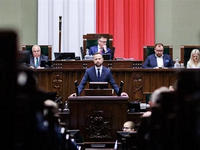 Szef MON w Sejmie: współpraca na rzecz bezpieczeństwa Polski to nasz wspólny obowiązek