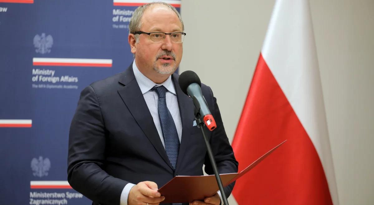 Dyplomacja – służba w cieniu