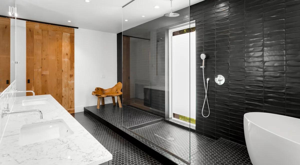 Prysznic powie nam, kiedy niepotrzebnie zużywamy wodę. Niezwykły wynalazek polskich naukowców