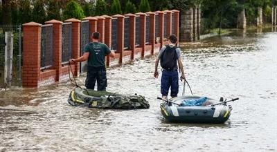 "Pieniądze są, dotrą do ludzi". Wicewojewoda uspokaja powodzian