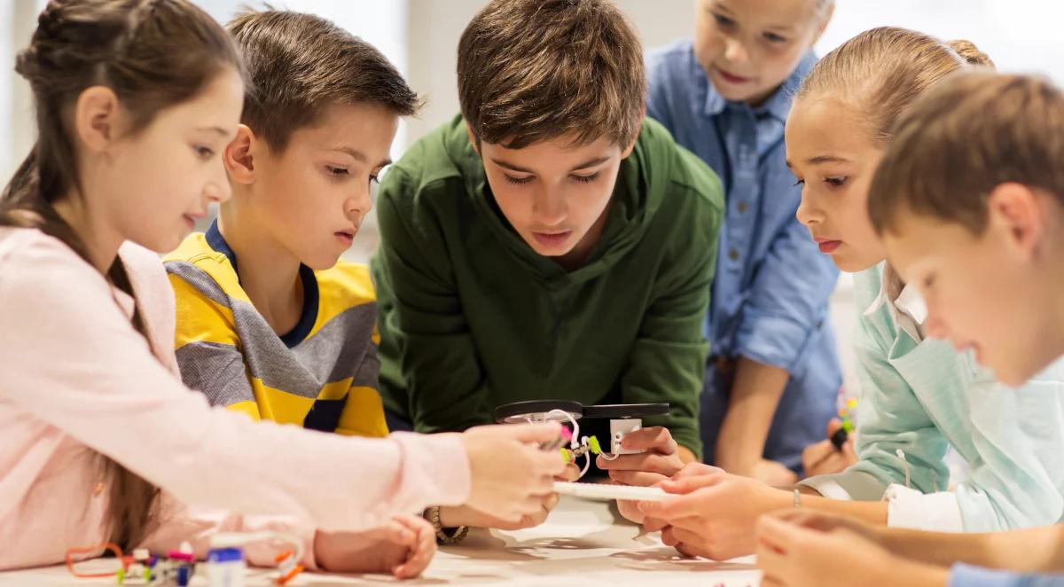 Jak zadbać o rozwój młodego człowieka? Współczesne trudności wychowawcze