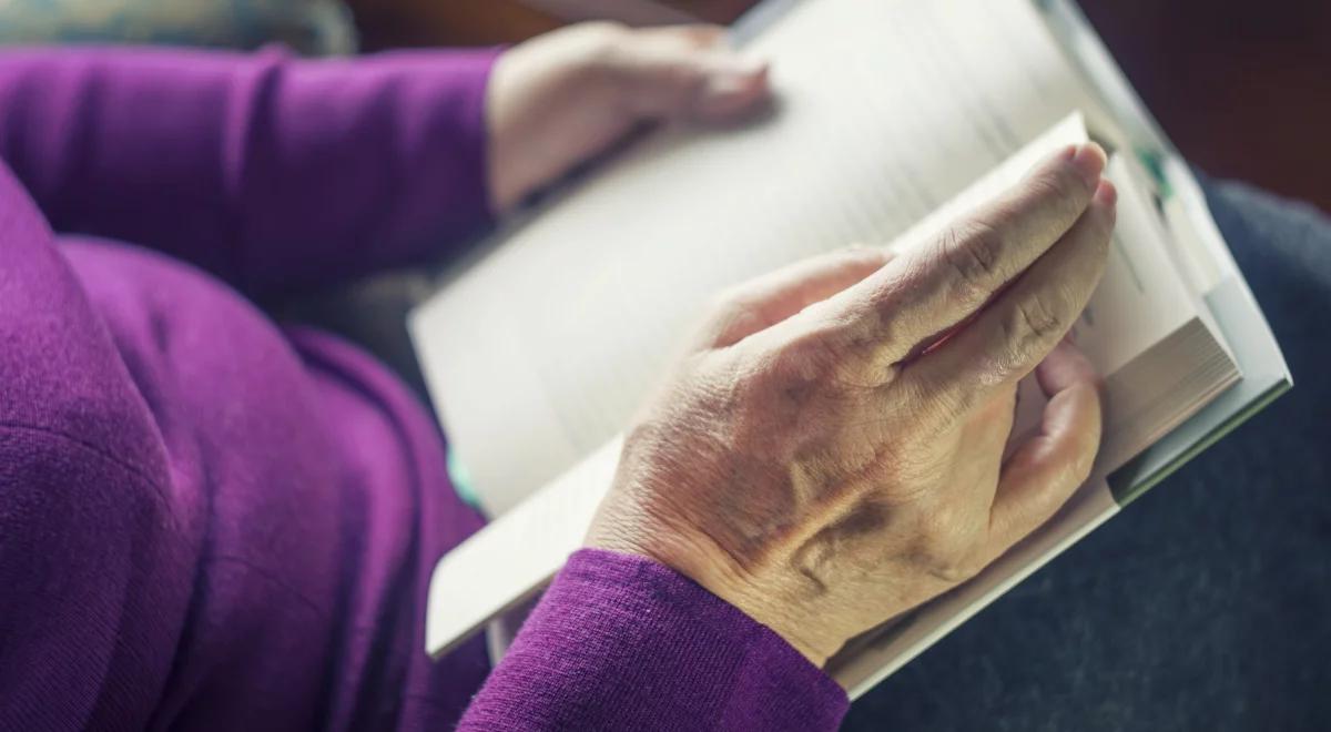 Senior sam ze swoimi myślami. Jak radzić sobie z przygnębieniem?