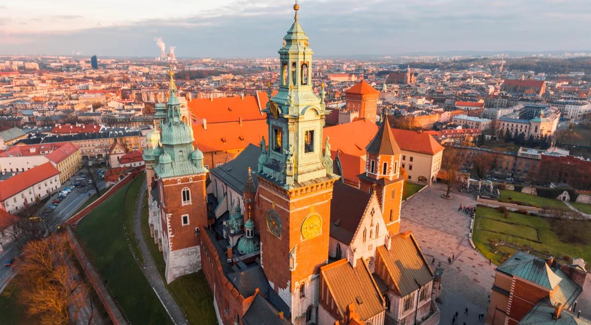 Wawel nieustannie nas zaskakuje. Odkryto wczesnośredniowieczny pierścień