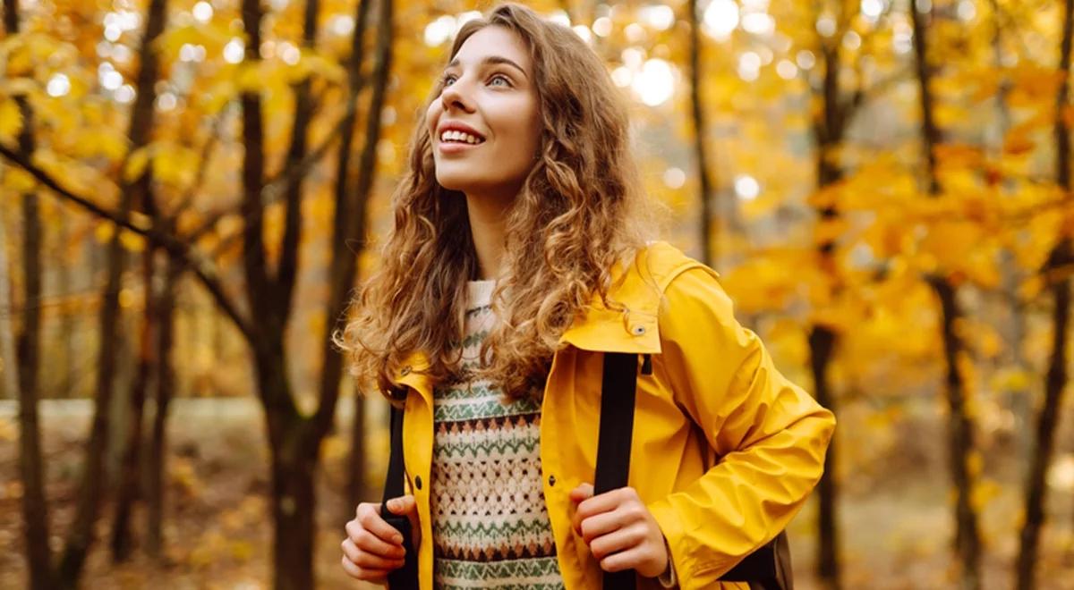 Poranny spacer pomoże zminimalizować negatywne skutki zmiany czasu