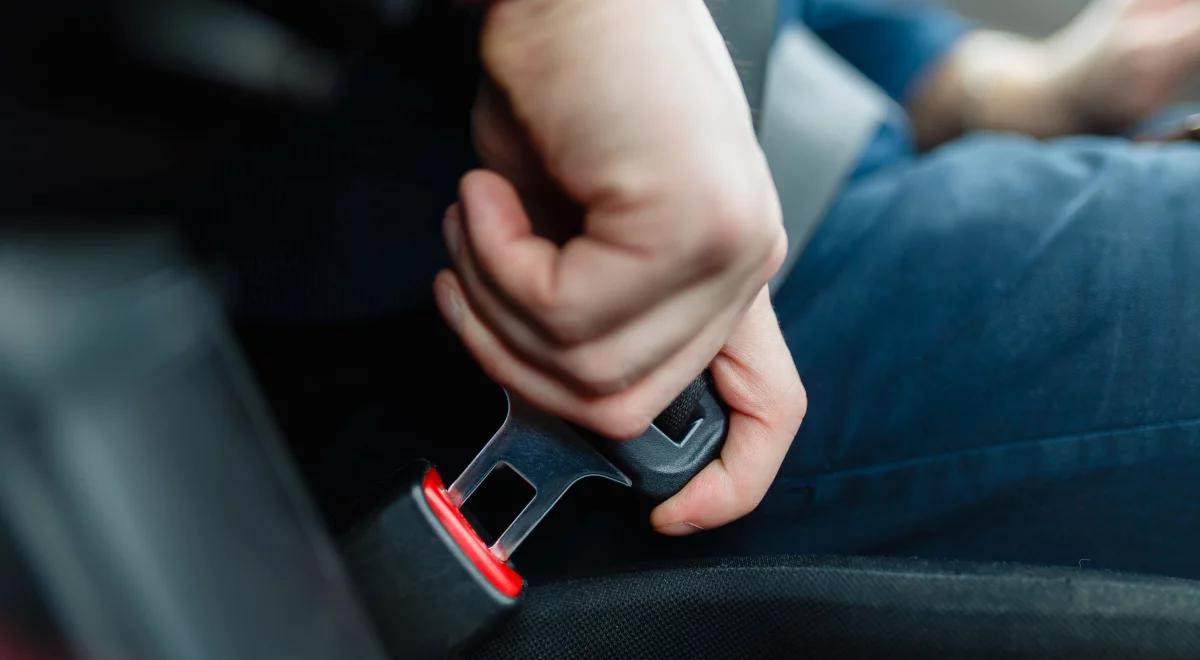 Instruktor jazdy nie musi zapinać pasów bezpieczeństwa? Obalamy mit