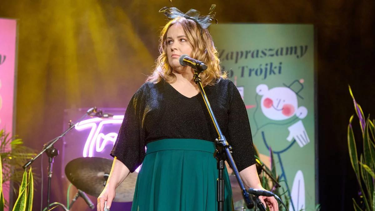 Wspomnienie Joanny Kołaczkowskiej. Skecze i piosenki w wykonaniu artystki