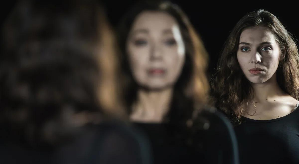 "Padało" w Teatrze Łaźnia Nowa: niezwykłe spotkanie dwóch aktorek i spektakl pomocowy