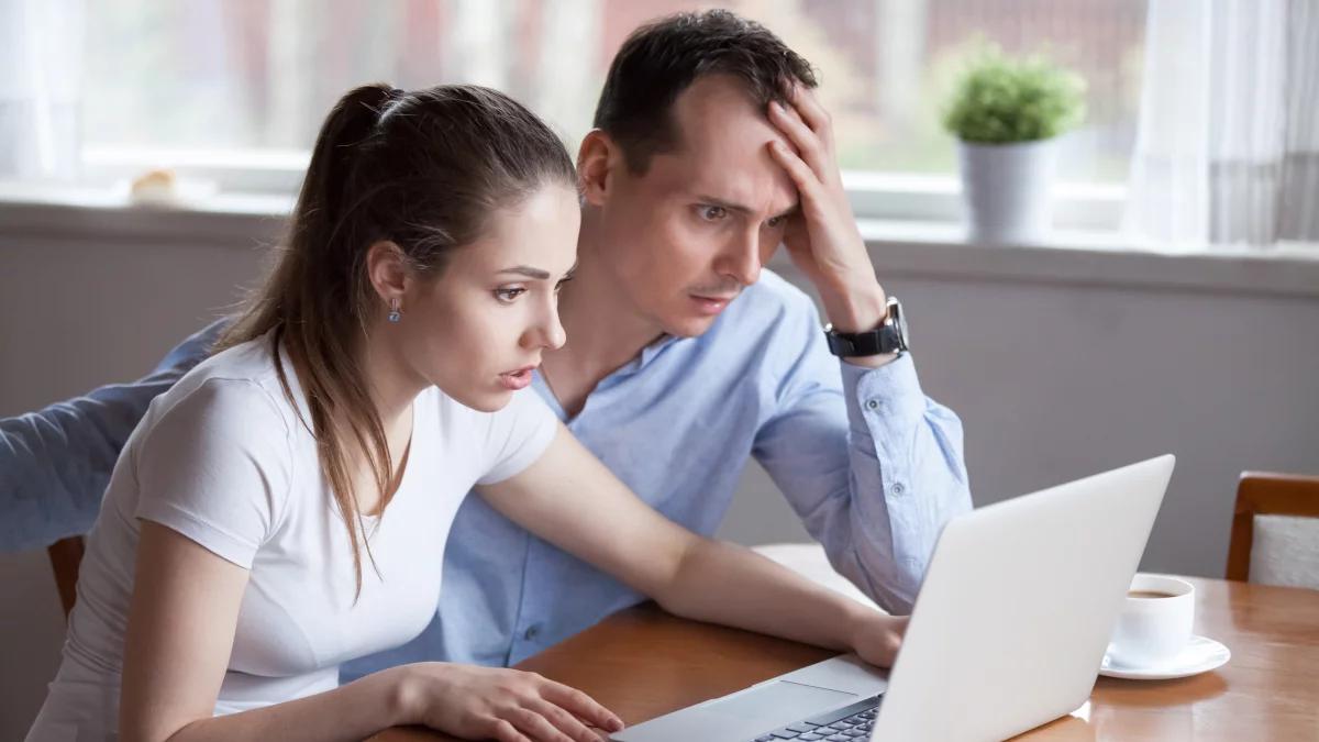 Oszustwa w internecie. To mit, że tylko starsi padają ich ofiarą