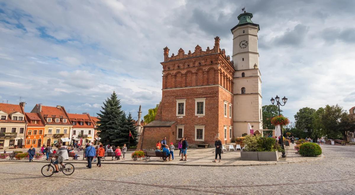 Nie tylko "Ojciec Mateusz" i podziemne tunele, czyli "Trójka wraca do korzeni" w Sandomierzu