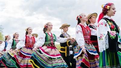 Polonez - dostojny taniec narodowy i król studniówek