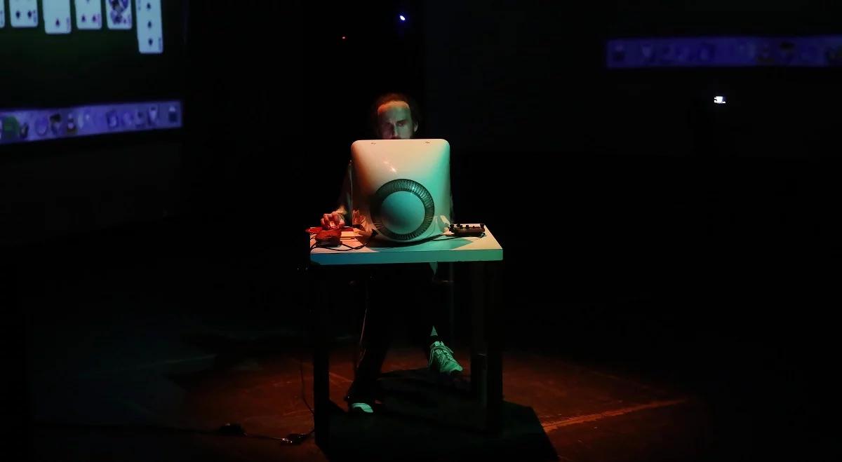 Jak wygląda bliskość i intymność przyszłości? "Future Tongues" na Festiwalu Ephemera 2024