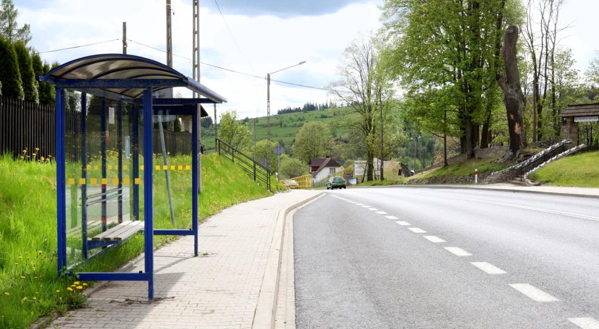 Busy na zlecenie: przyszłość komunikacji publicznej na terenach wiejskich?